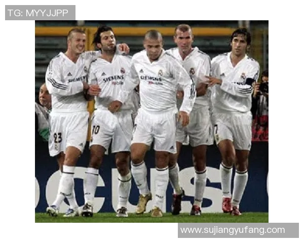 大号球衣背后的足球明星是谁揭秘他们的故事与成就